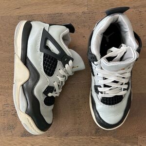 Kids Jordan 4’s Size 12C